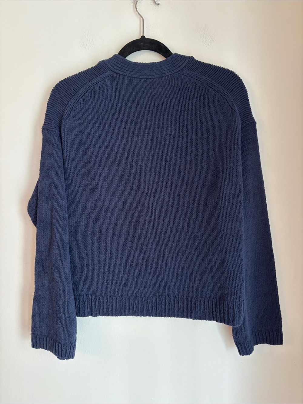 Abercrombie & Fitch Navy V-Neck Button Cardigan cropped chunky women’s MD soft - Picture 7 of 7